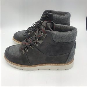 New! Hiking boots-size 8